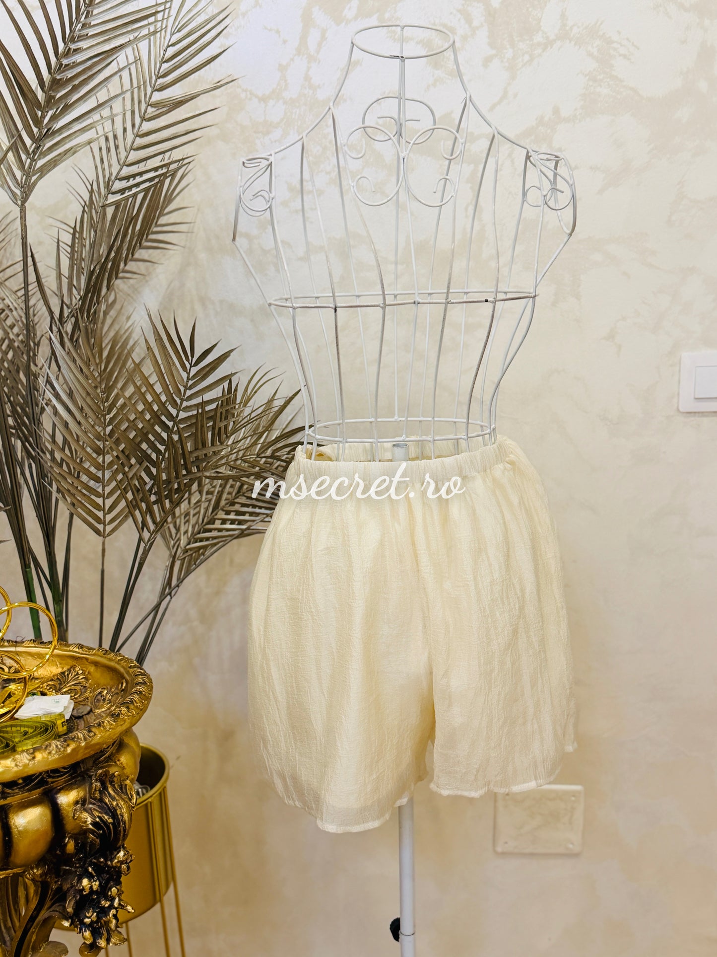 Rochie ivory cu volane și flori 3D