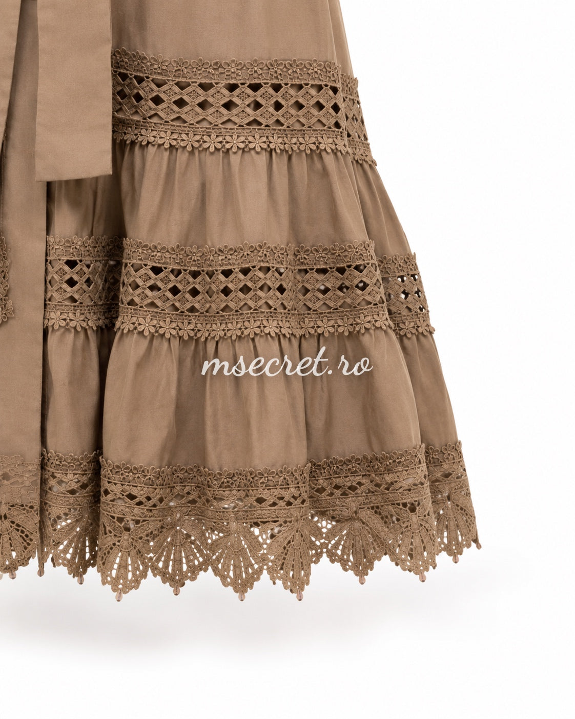Rochie camasa bej cu cordon in talie si insertii din dantela