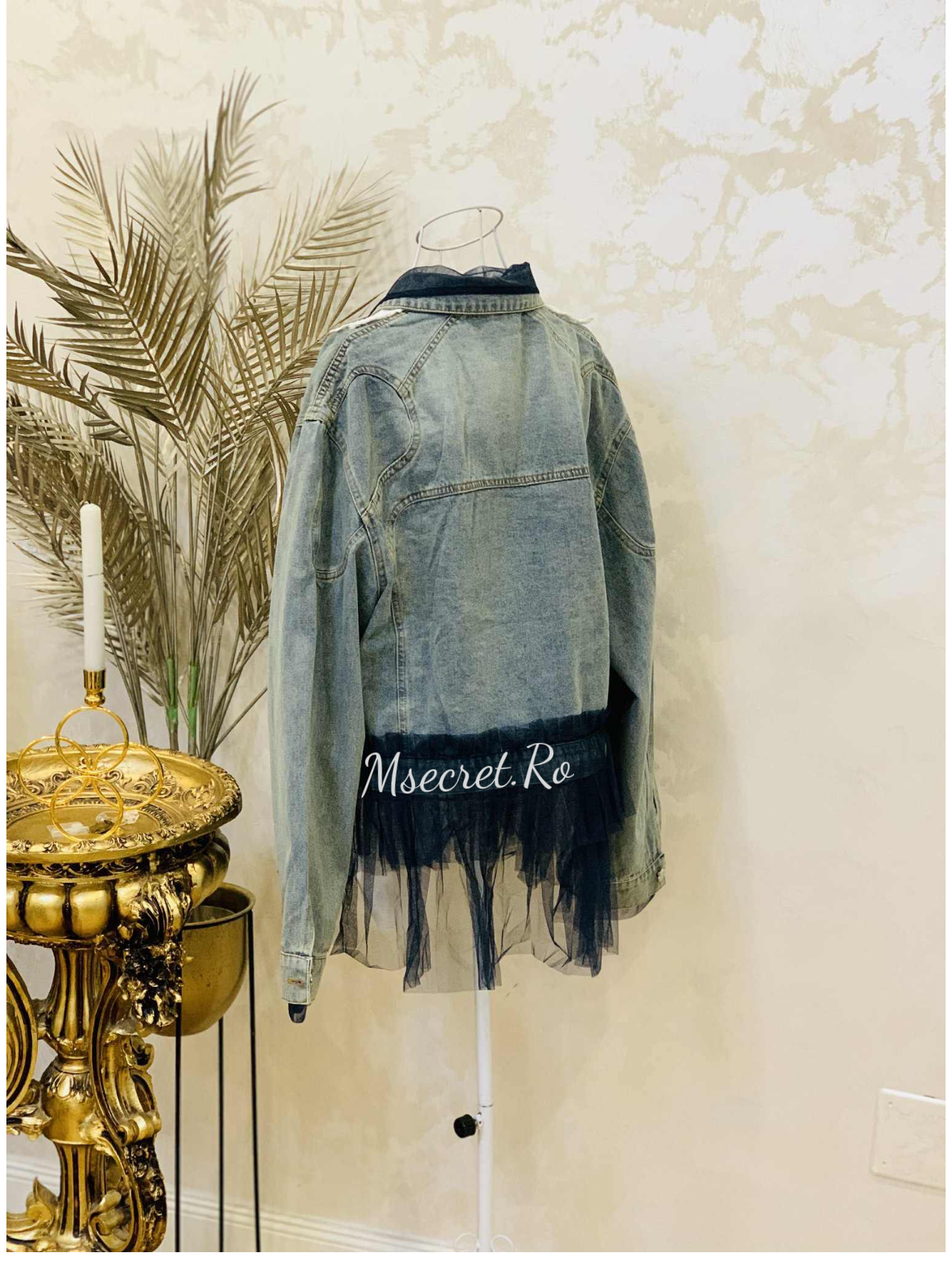 Geaca din denim cu aplicații brodate și mix de texturi