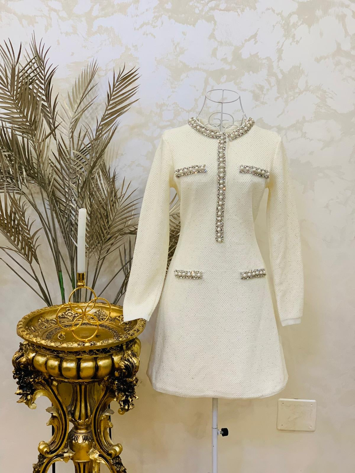 Rochie alba din tweed cu perle si cristale