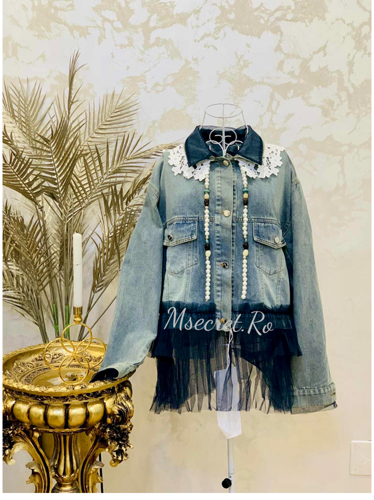 Geaca din denim cu aplicații brodate și mix de texturi