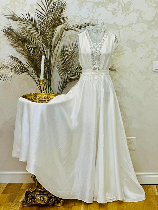 Rochie lunga alba cu pietre