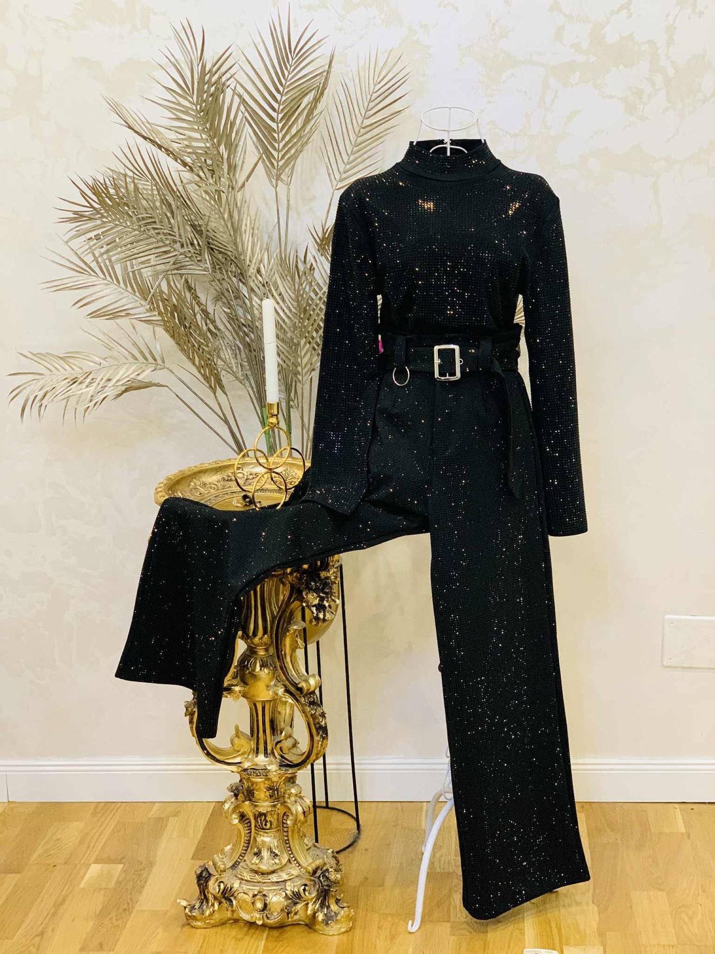 Pantaloni negri cu pietre