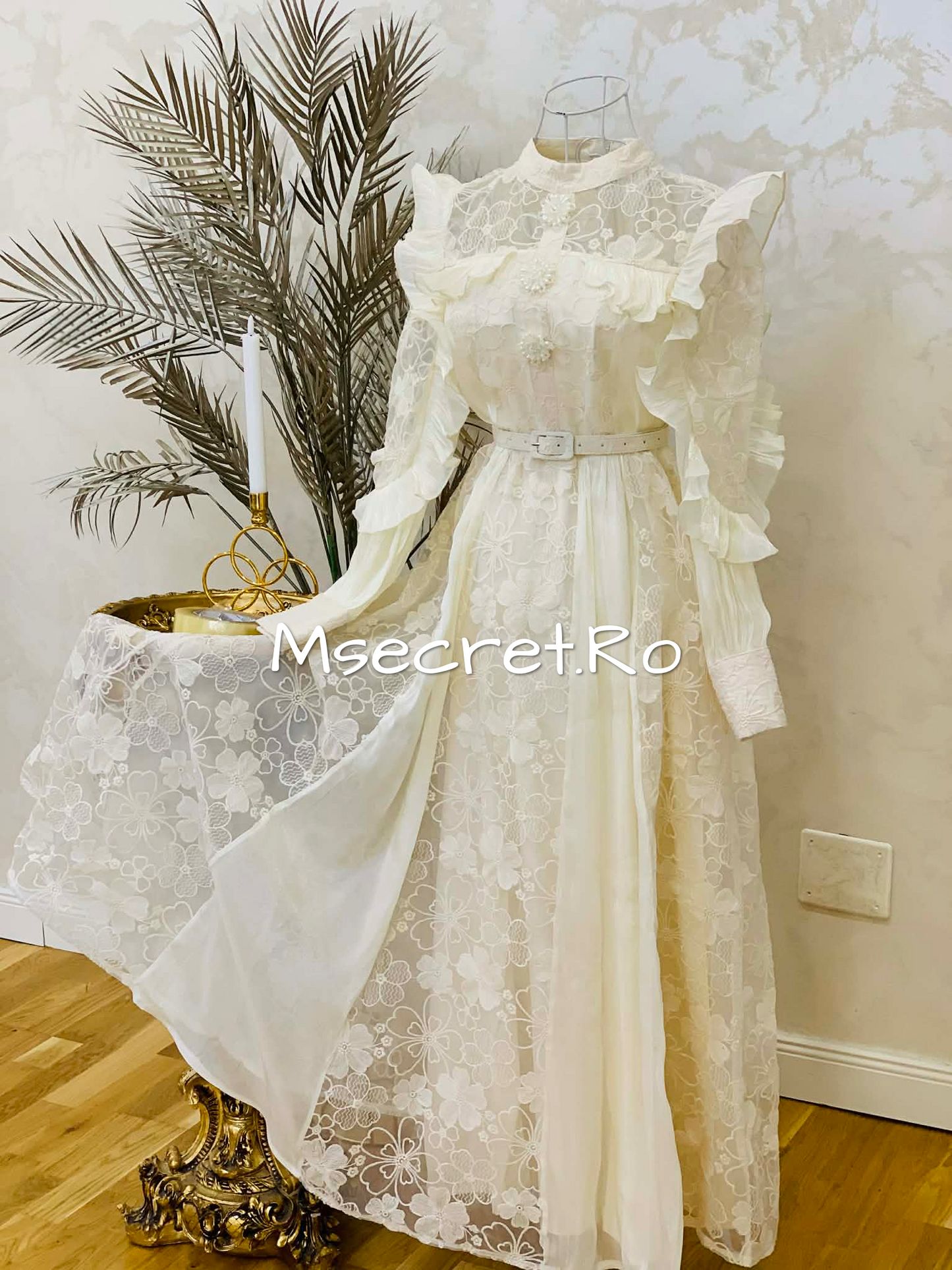 Rochie lungă elegantă ivory din dantelă cu volane