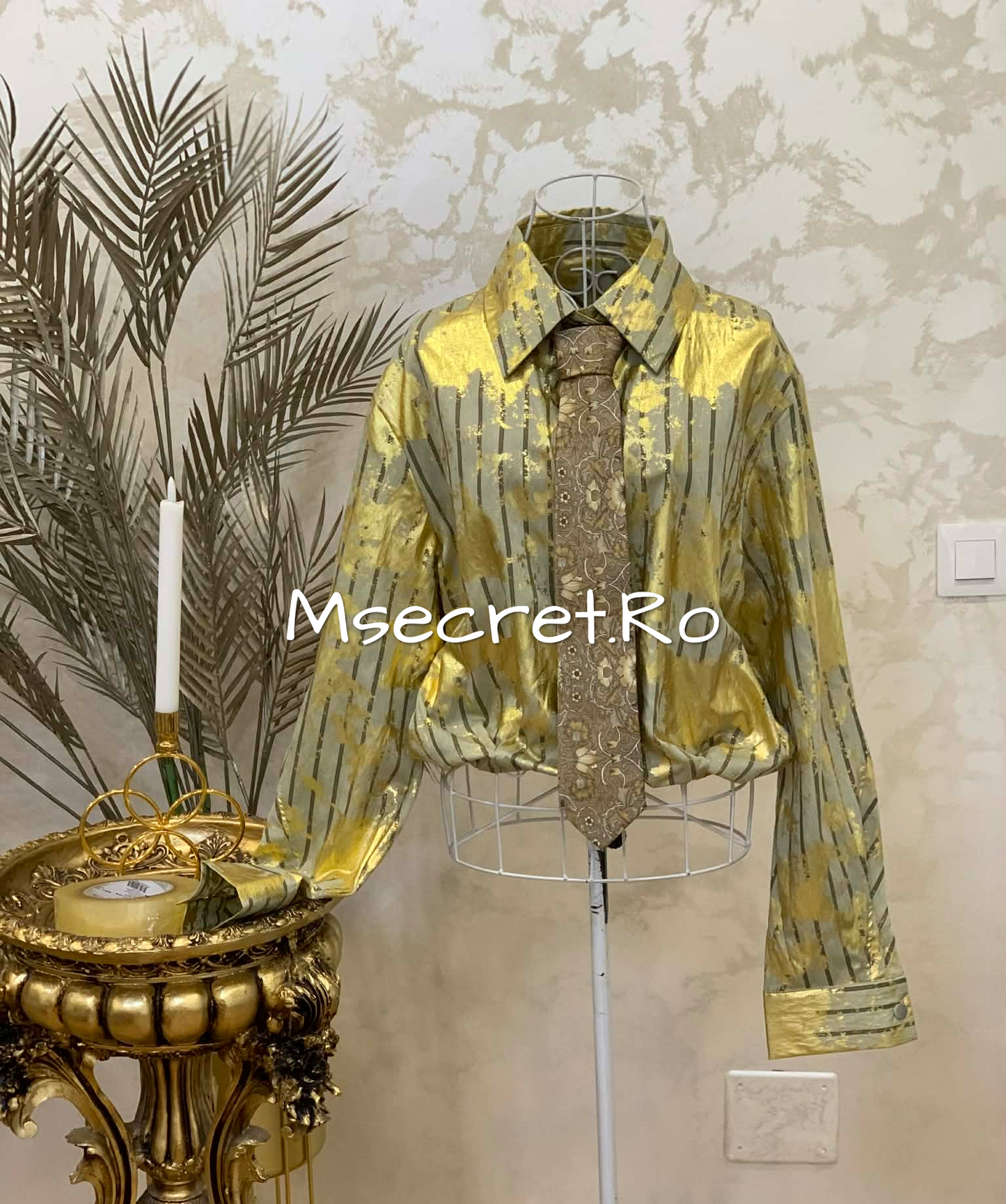 Shirt with tie, gold print