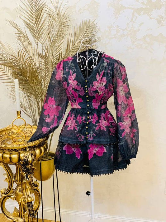 Compleu din in format din bluza si panatloni scurti