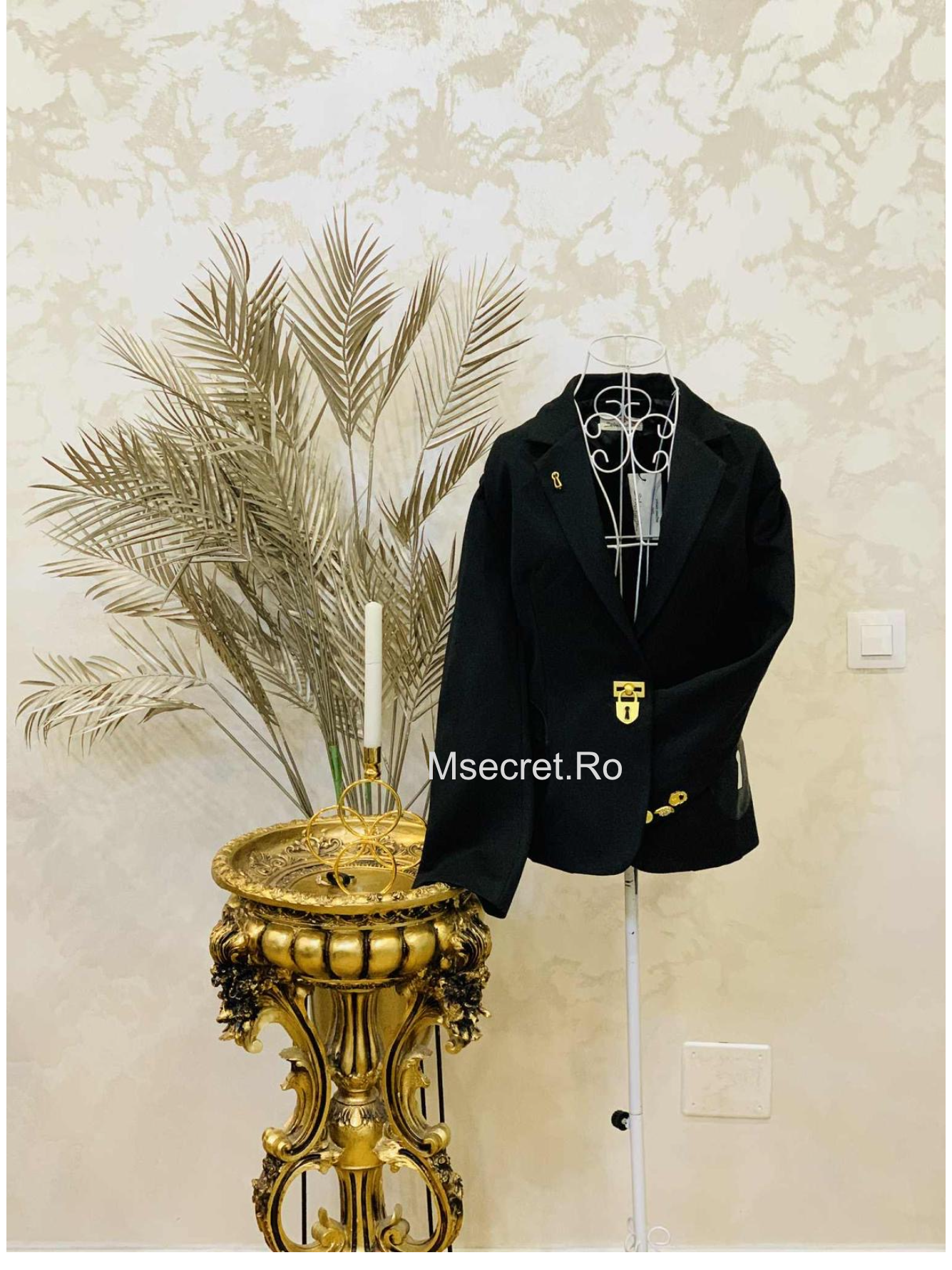 Sacou elegant negru cu nasturi aurii