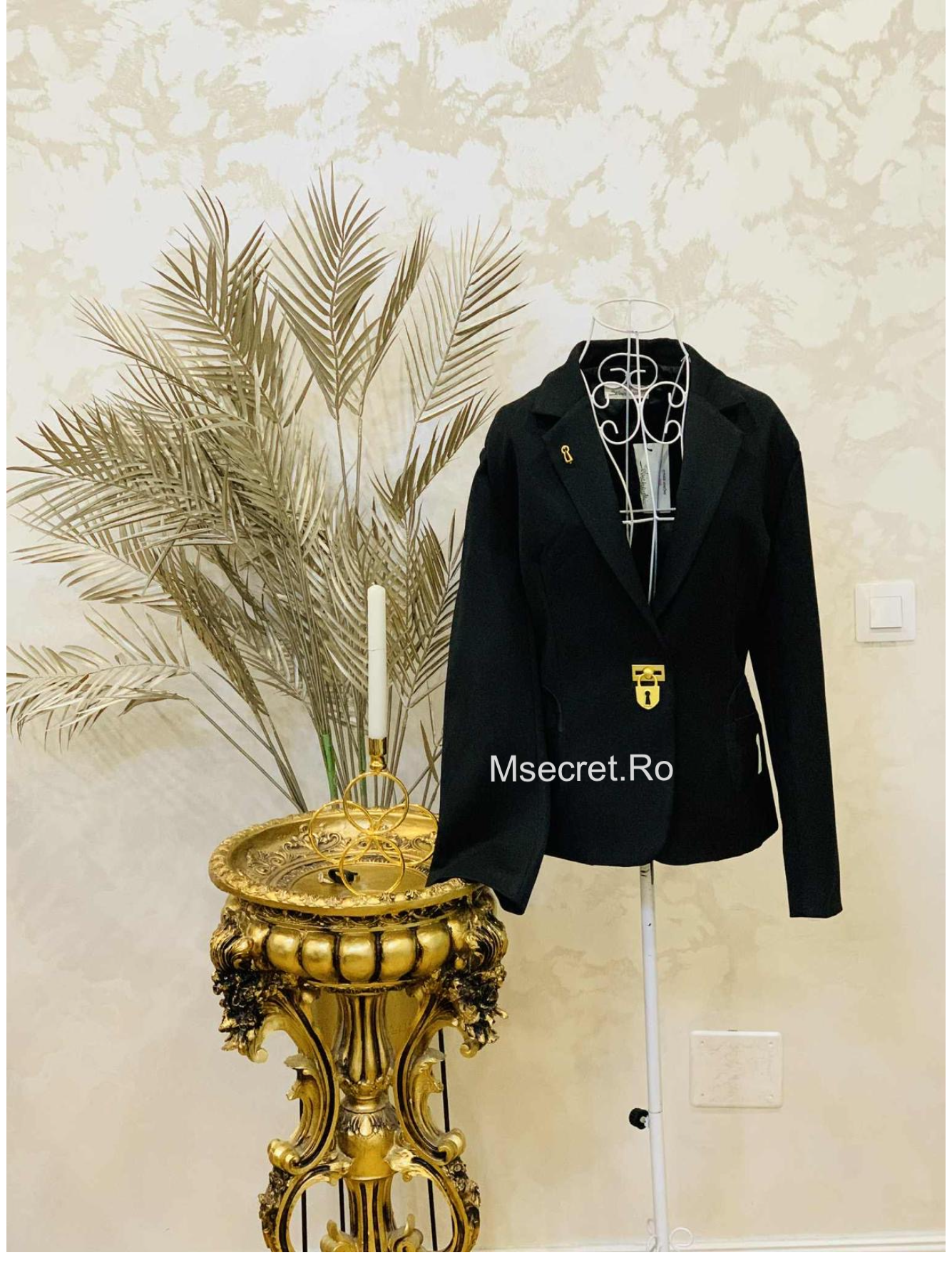 Sacou elegant negru cu nasturi aurii