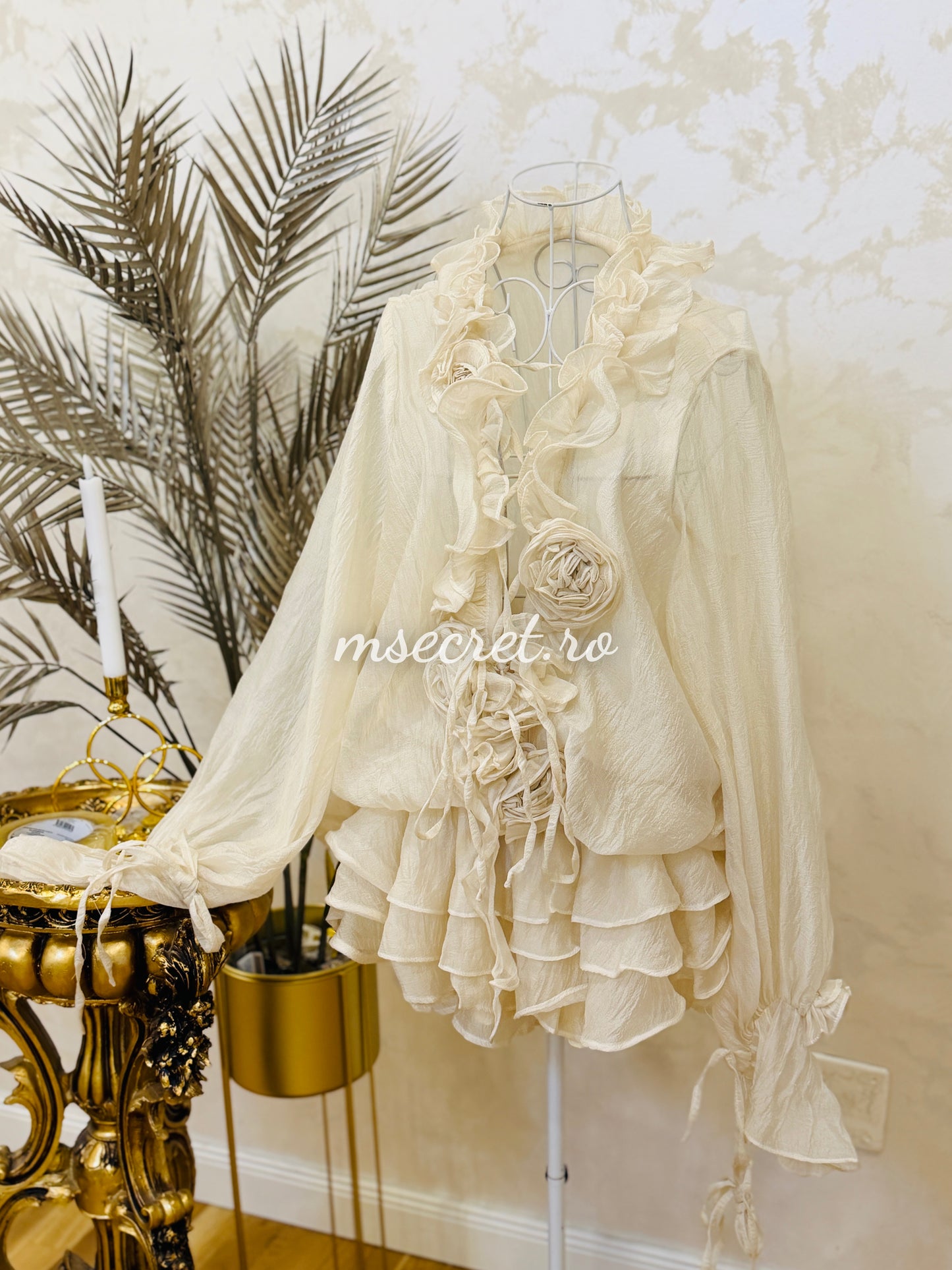 Rochie ivory cu volane și flori 3D