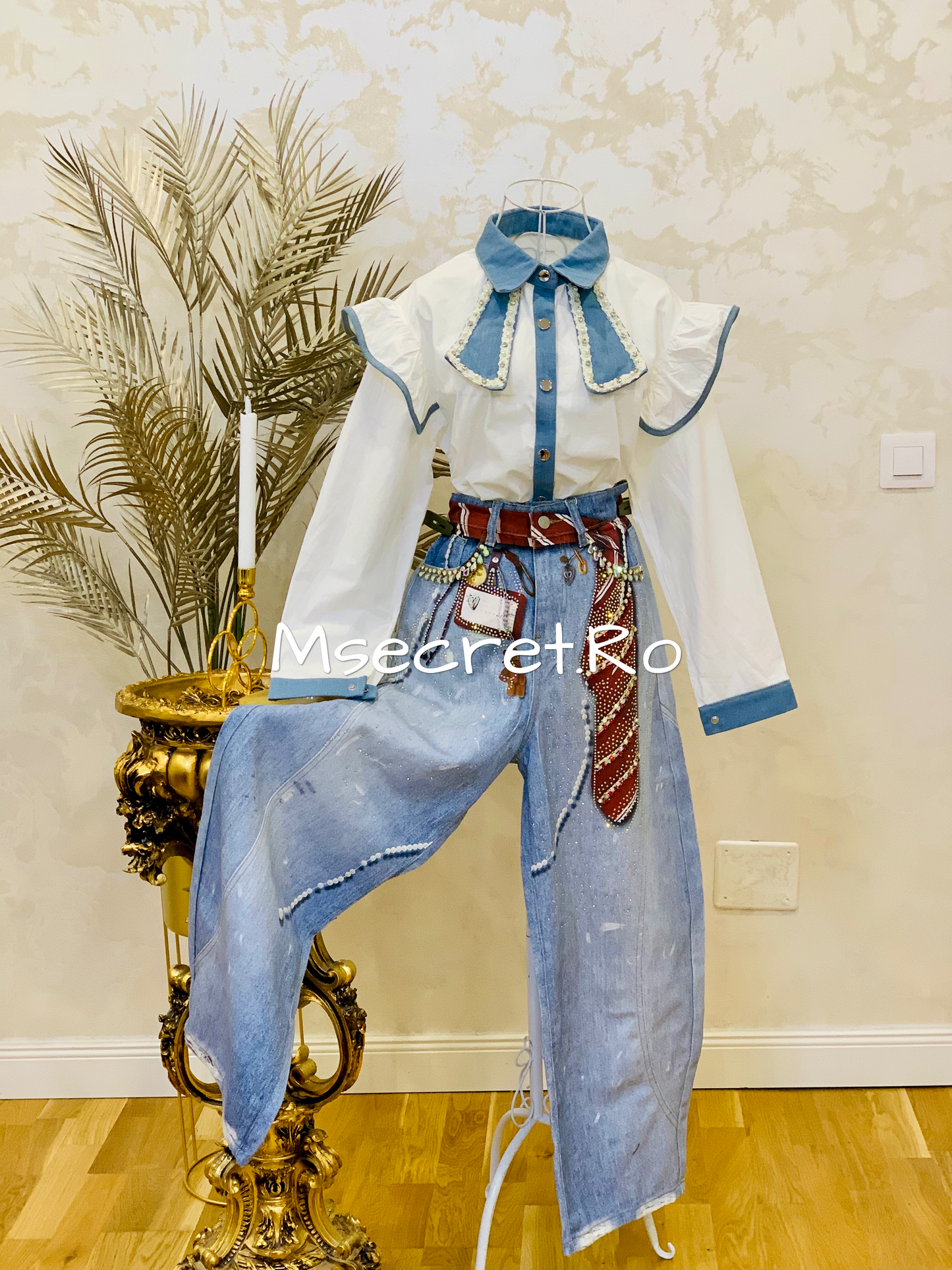 Blugi cu pietre si model