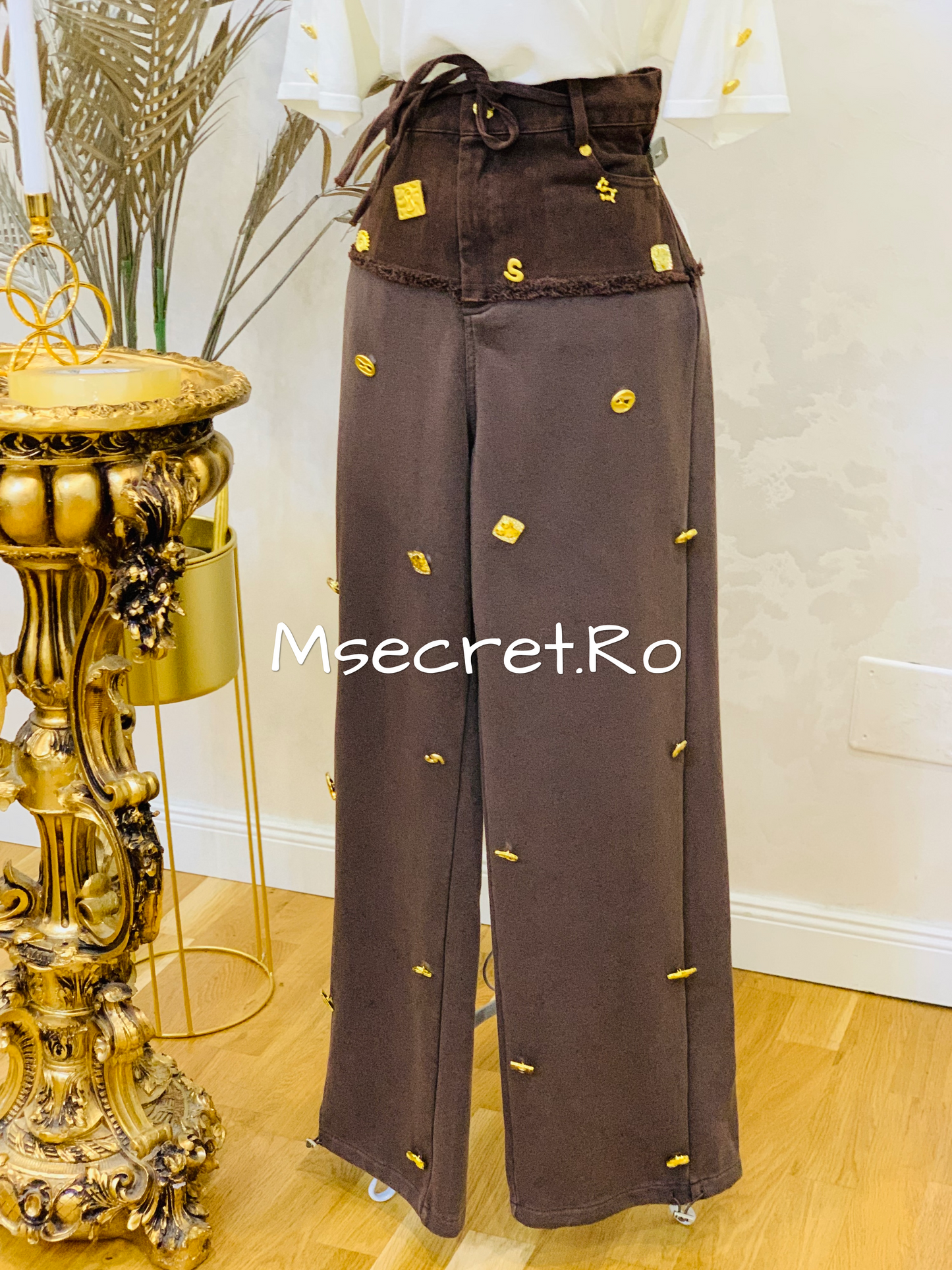 Pants with gold patterns and elastic waist