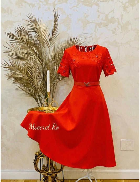 Rochie rosie midi cu aplicatii si curea, maneca scurta
