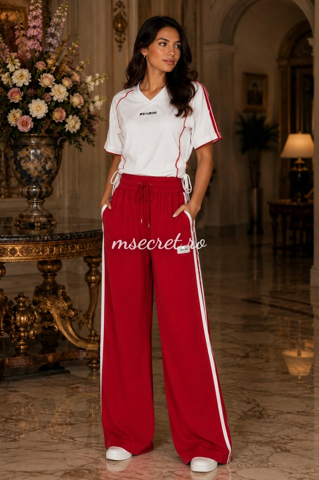 Compleu sport alb-rosu cu pantaloni palazzo si tricou rozaliu