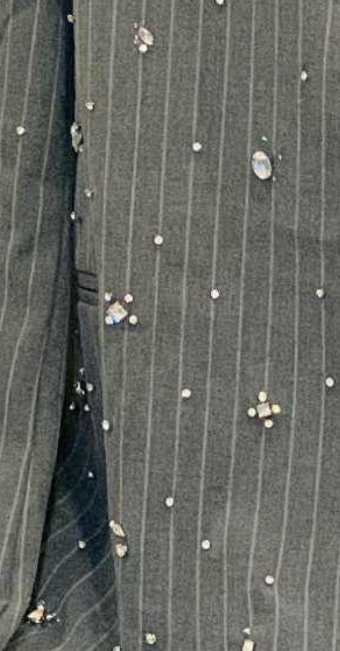 Costum office cu sacou si pantaloni cu aplicații bijuterie