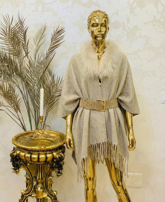 Capa bej cu blana naturala