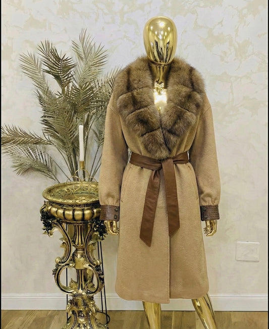 Palton alpaca bej cu guler voluminos de blana naturala