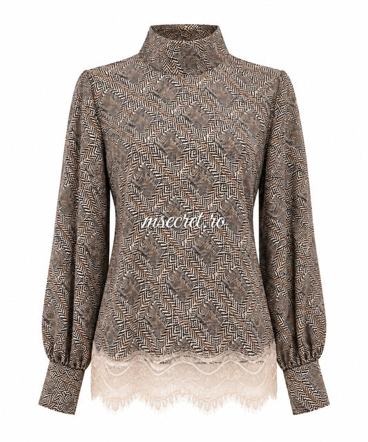 Bluza cu imprimeu si dantela la baza