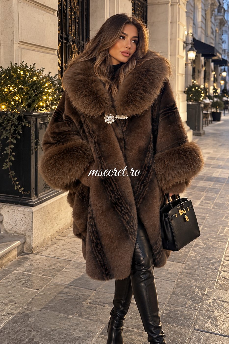 Capa maro din blana cu brosa - pe model