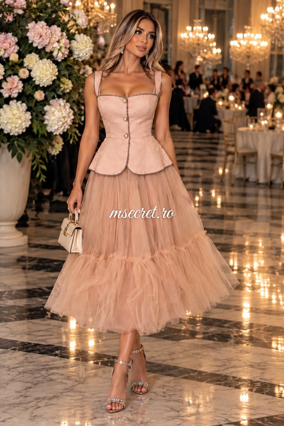 Compleu roz din doua piese, corset si fusta din tul - pe model