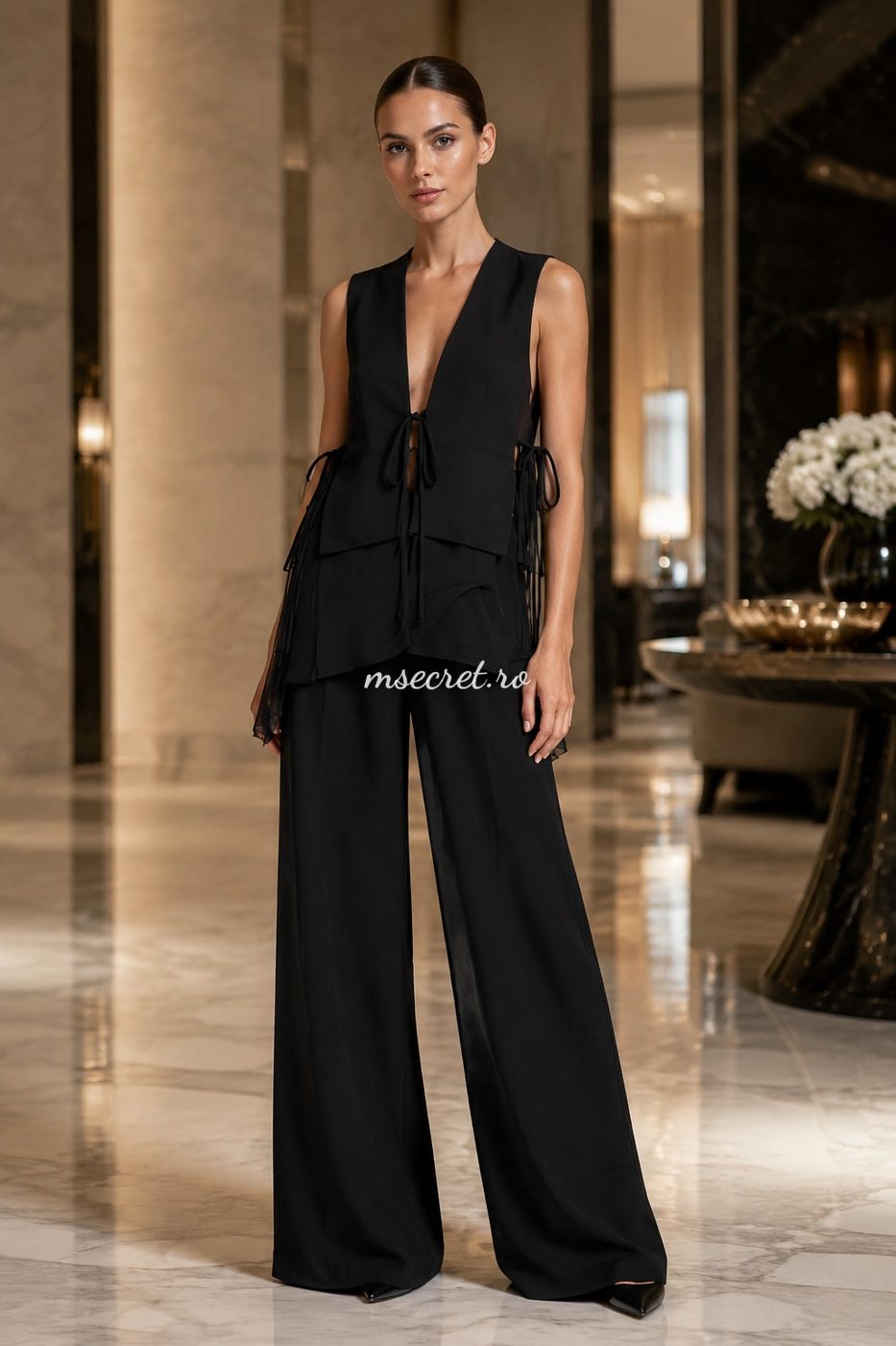 Costum negru cu vesta lunga si pantaloni largi