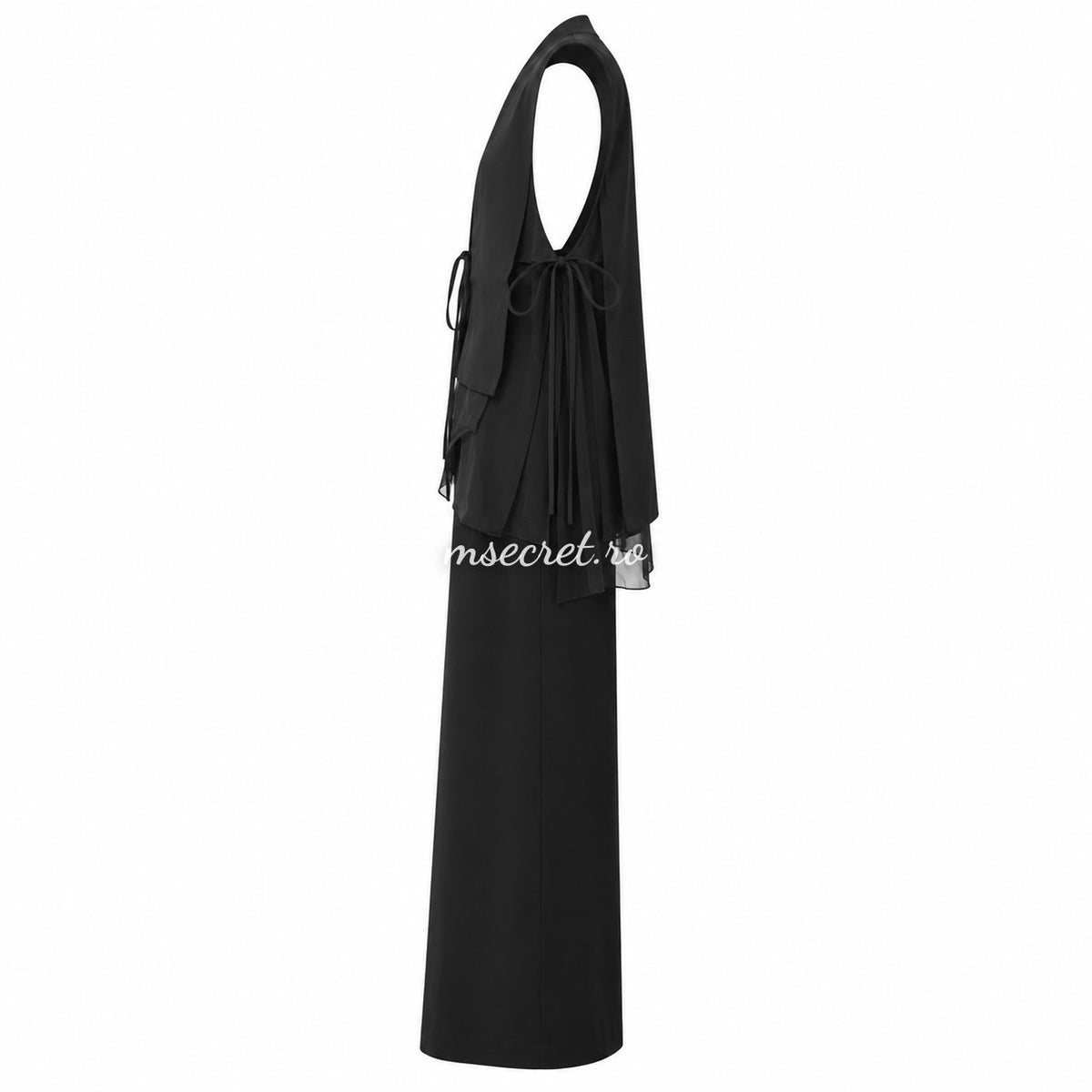 Costum negru cu vesta lunga si pantaloni largi