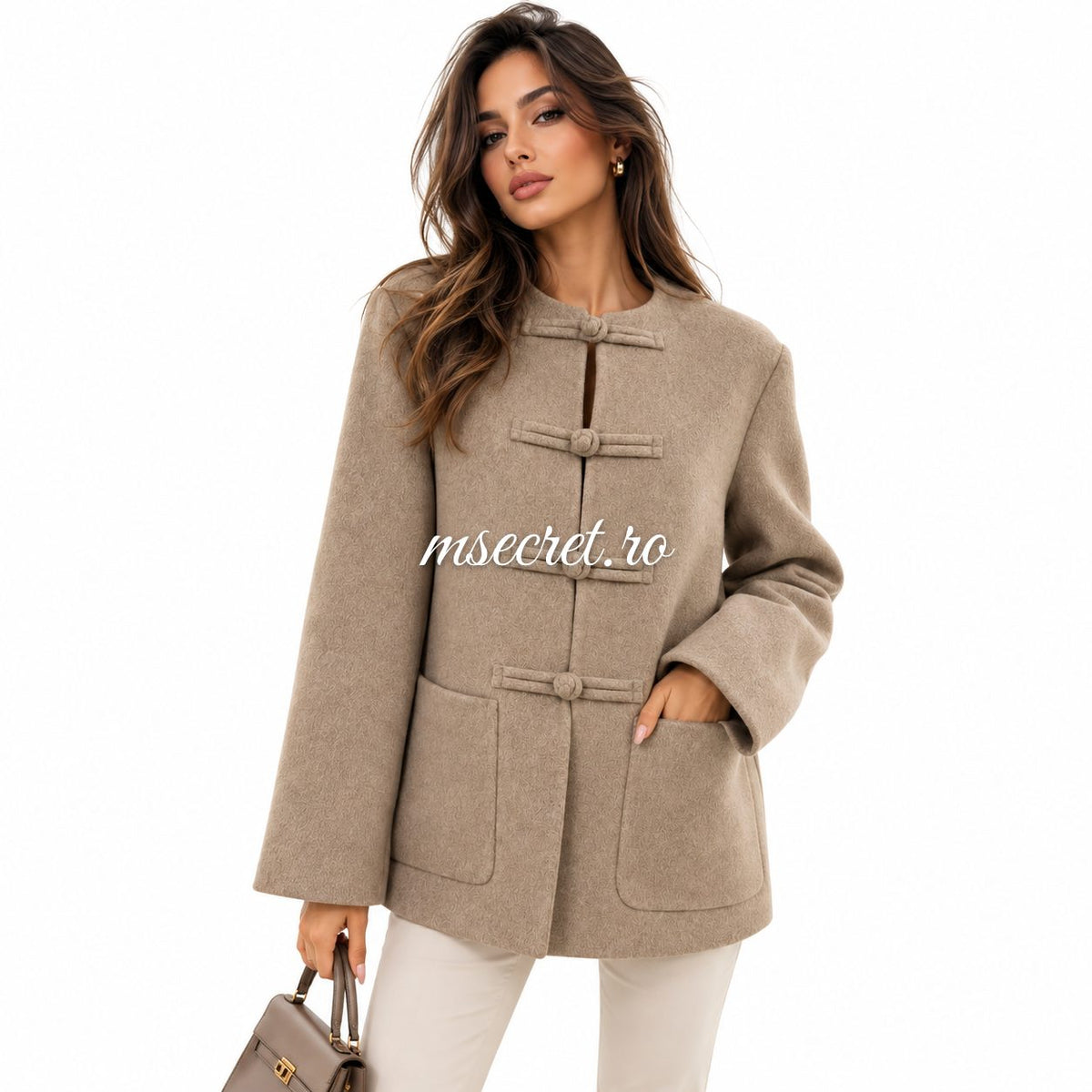 Jacheta taupe din lana cu nasturi chinezesti - pe model