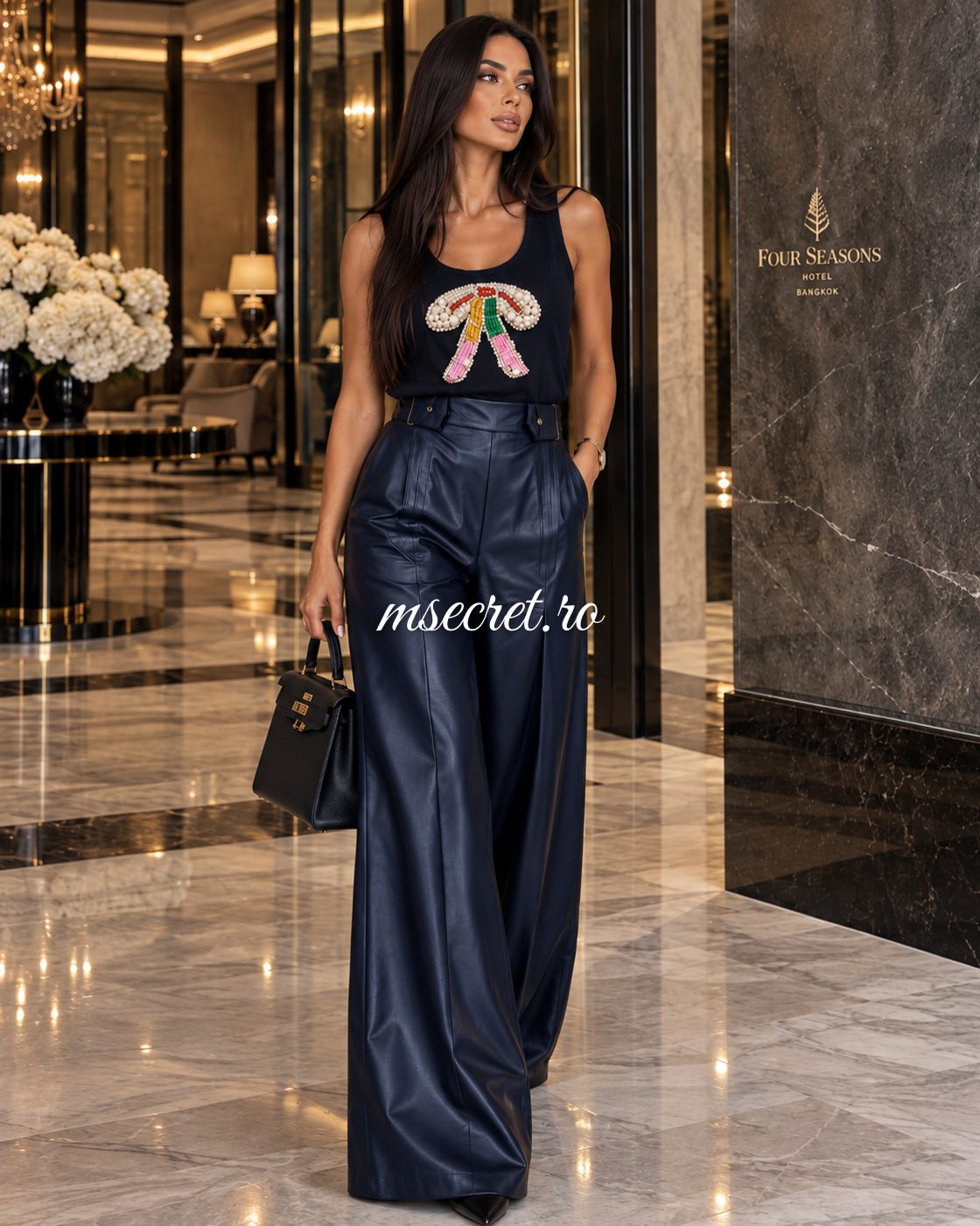 Maieu bleumarin din casmir cu broderie colorata si strasuri