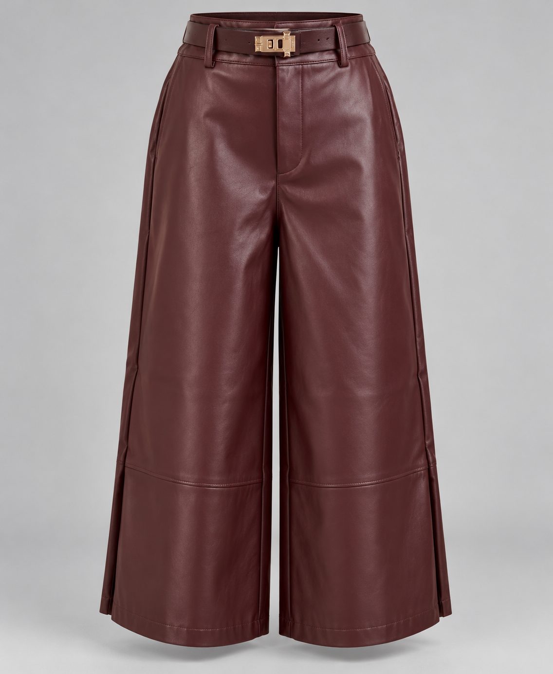 Pantaloni culottes din piele visinie cu curea - vedere din fata
