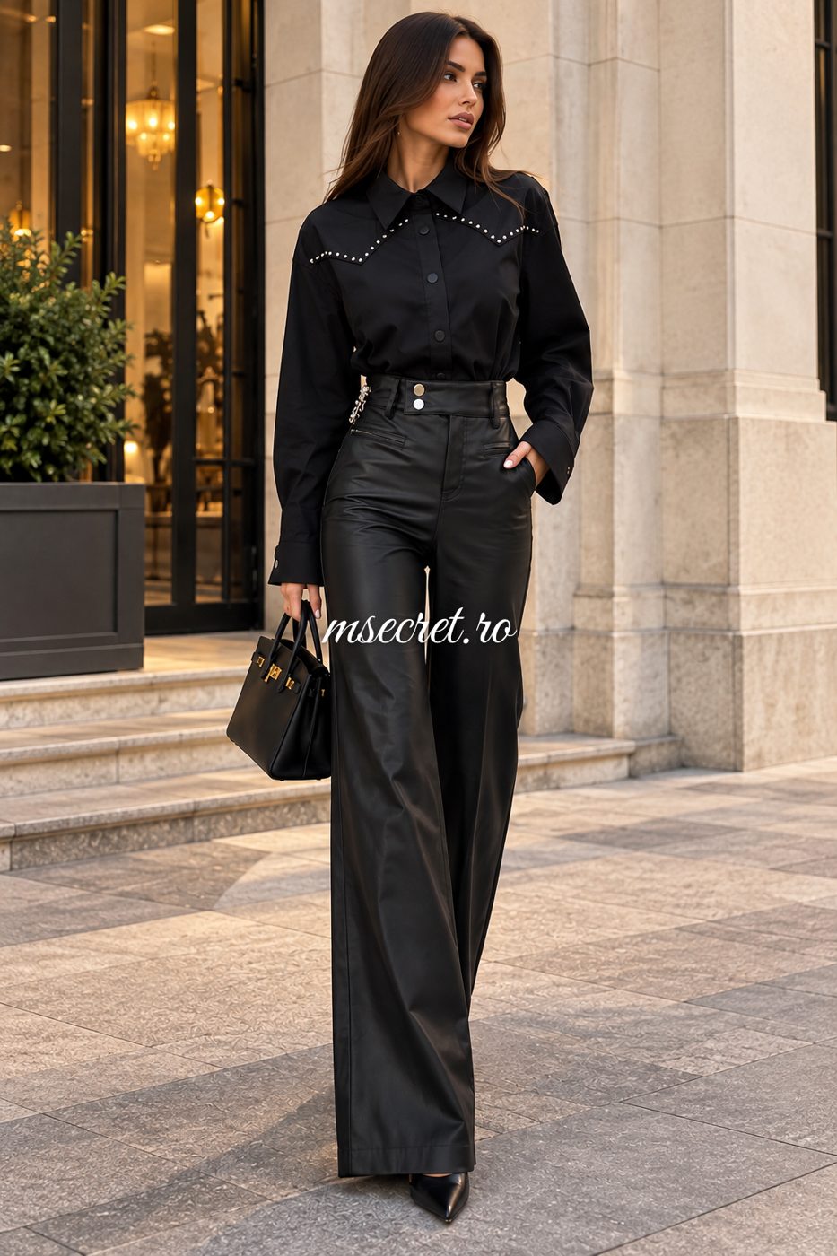 Pantaloni negri lungi din piele, evazati, cu talie inalta - pe model