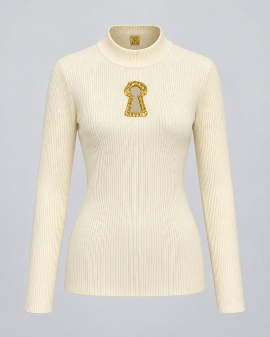 Pulover crem din tricot fin cu brosa aurie