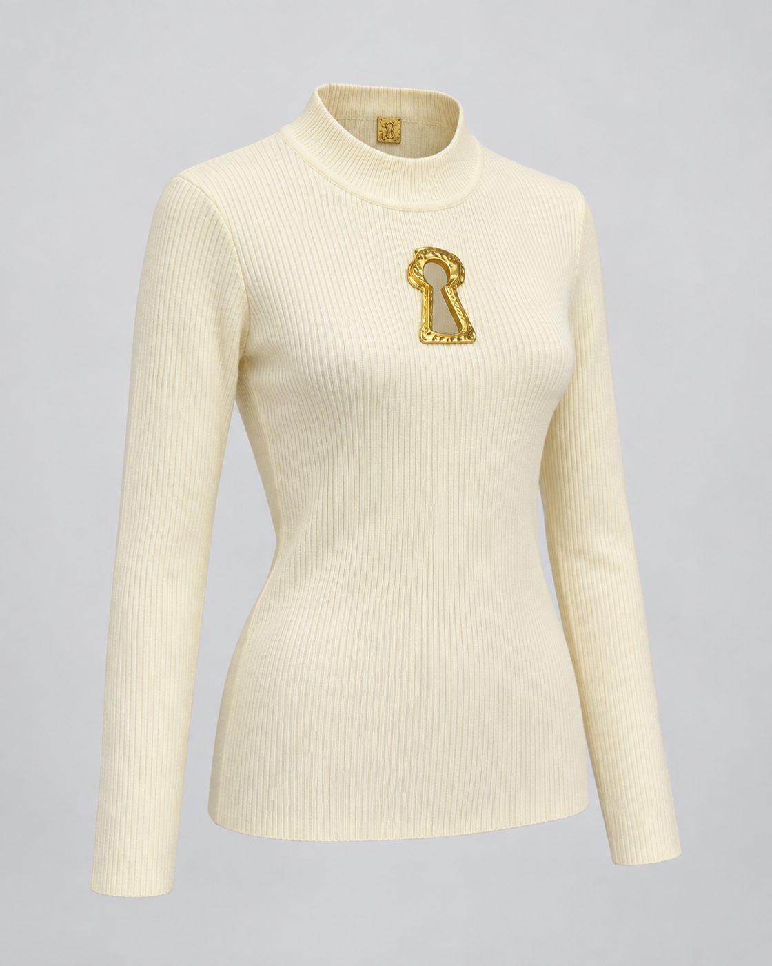 Pulover crem din tricot fin cu brosa aurie