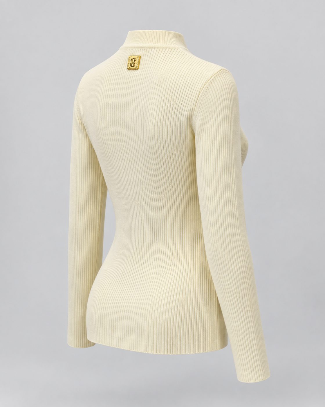 Pulover crem din tricot fin cu brosa aurie