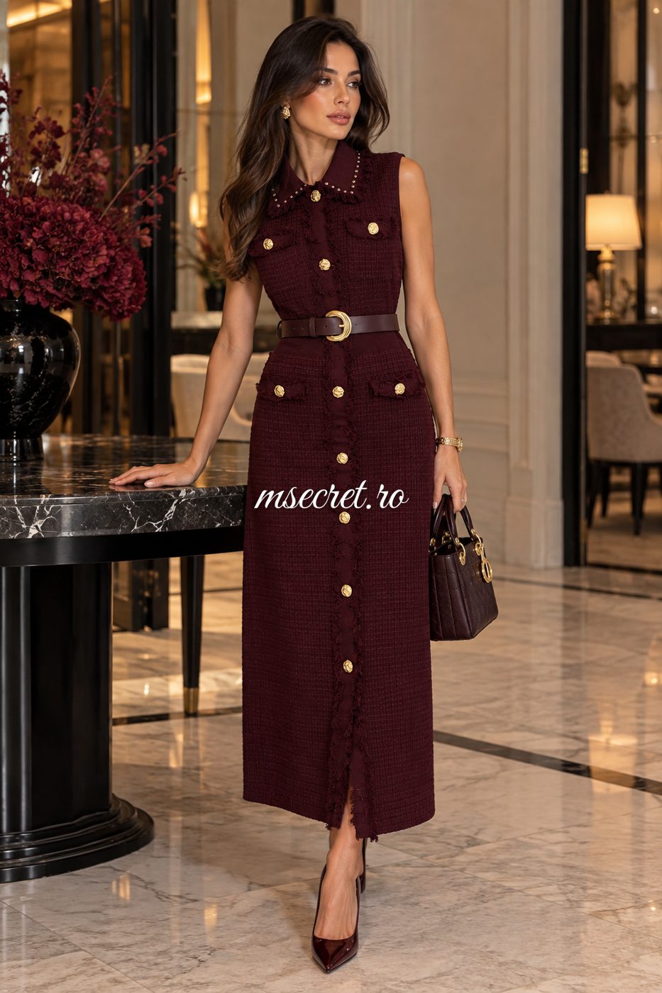 Rochie bordo din tricot cu nasturi si curea - pe model