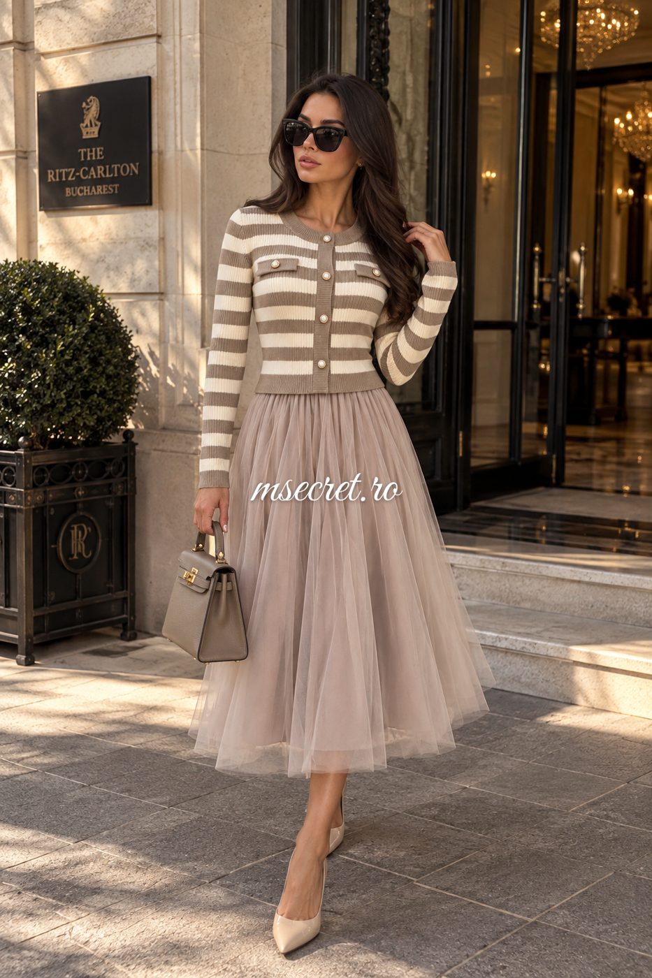 Rochie cu bust din tricot in dungi si fusta din tul - pe model
