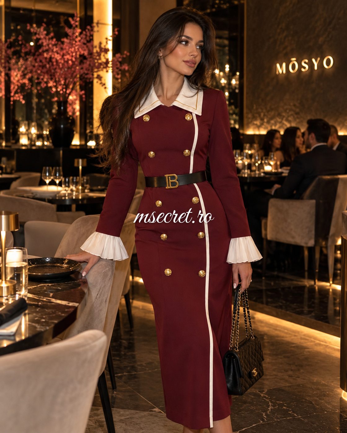 Rochie midi bordo din tricot cu guler alb si curea - pe model