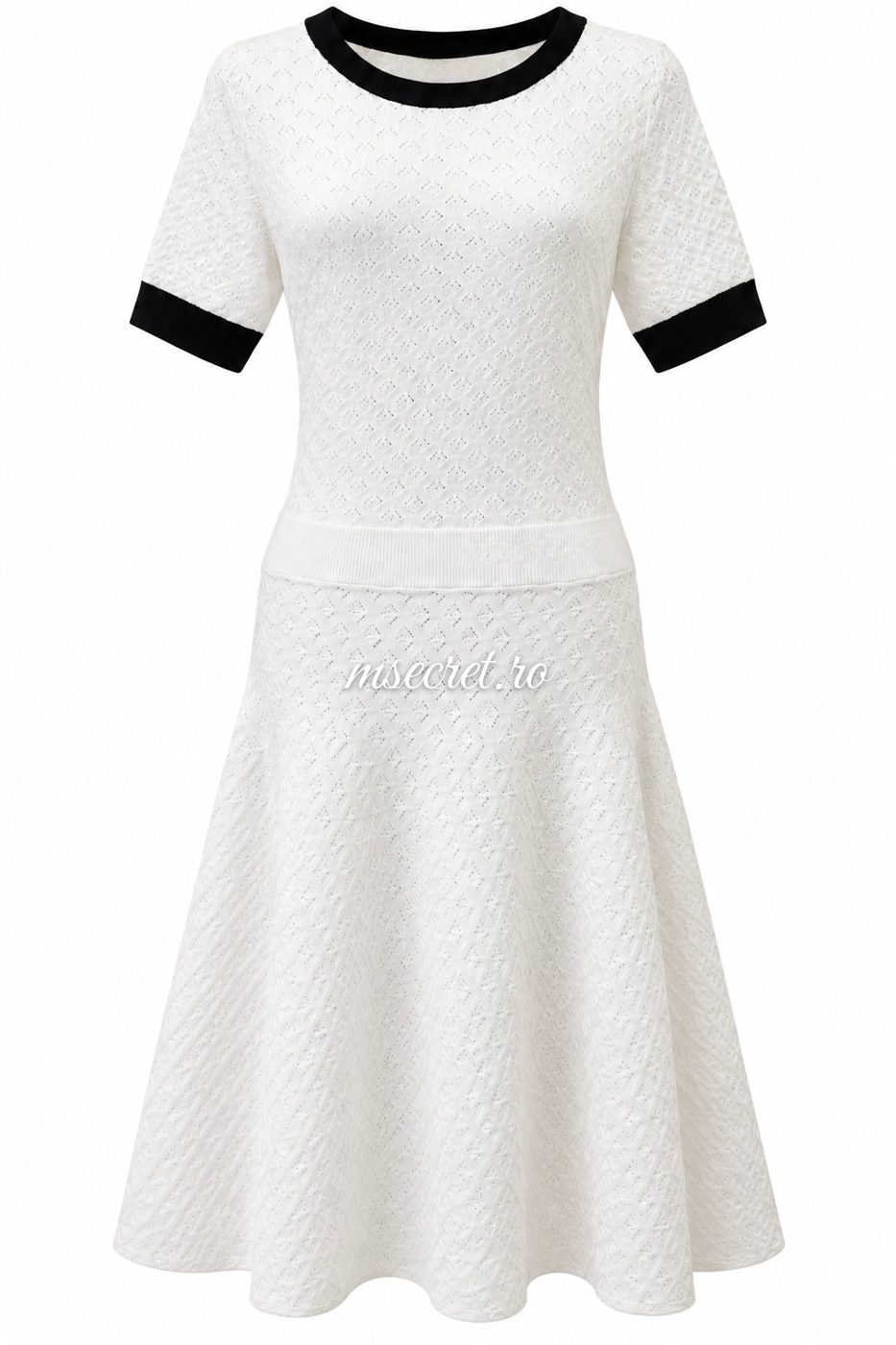Rochie din tricot alba cu garnituri negre - vedere din fata