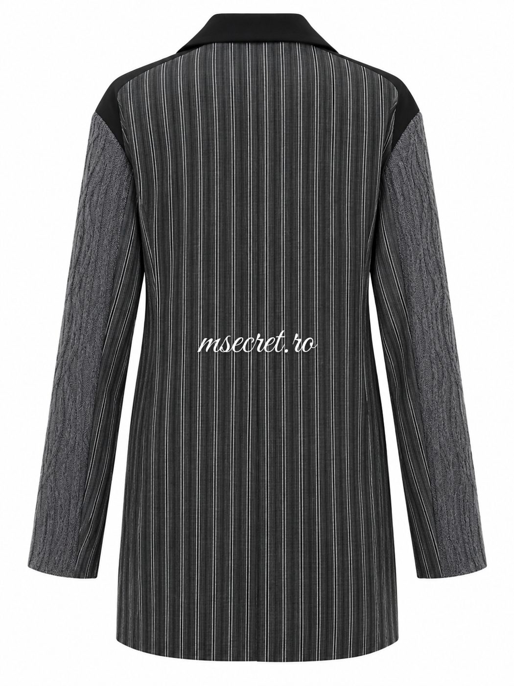 Sacou tip rochie gri cu dungi si dantela neagra - vedere din spate